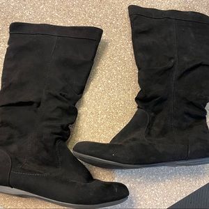 Black boots for carol